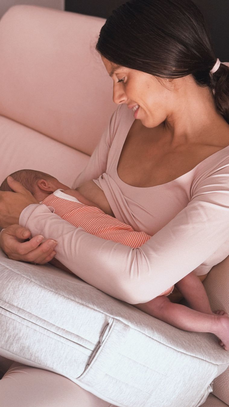 Elysia от Inglesina - эргономичная подушка для грудного вскармливания