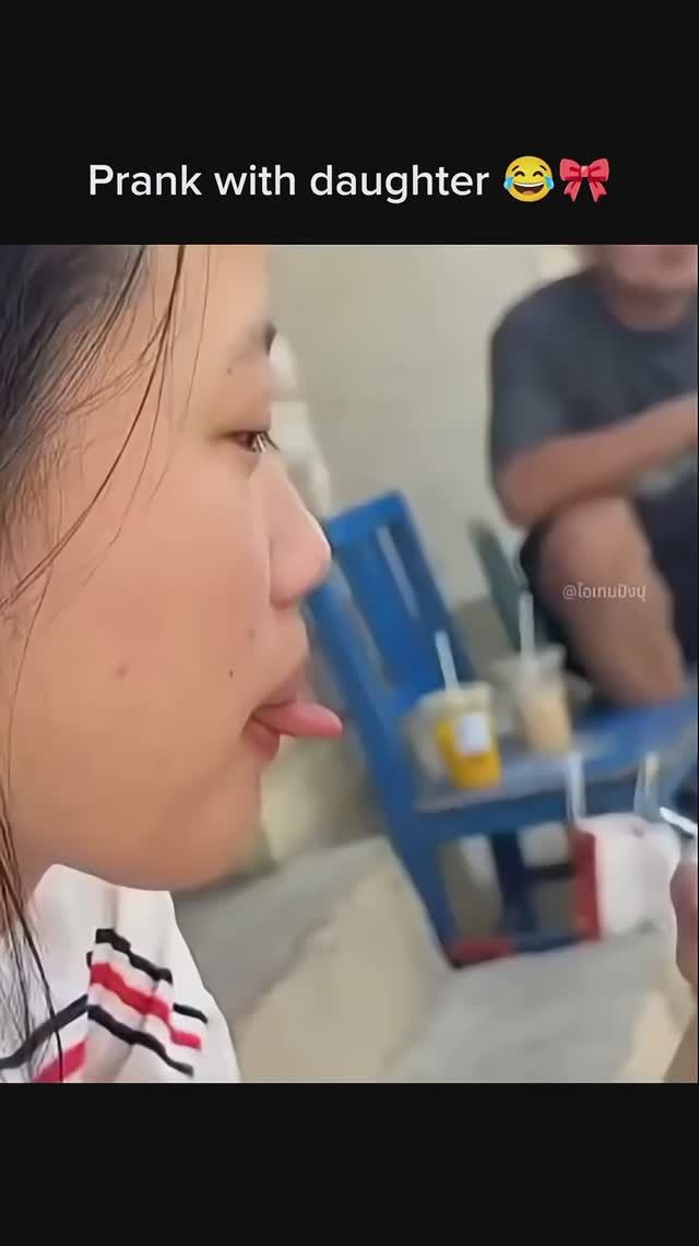 Prank with daughter 😂🎀 #funny #cutegirl смотреть онлайн