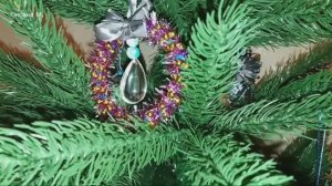 Делаю игрушки на ёлку из шаров от старой люстры.mp4