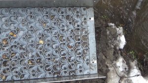 Мою Золото минишлюзом в реке новыми коврами!