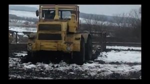 Трактор К-700 в грязи