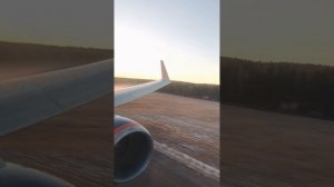 Посадка в аэропорту Красноярск. Boeing 737-800 а/к Аэрофлот RA-73125 "С. Соловьёв"