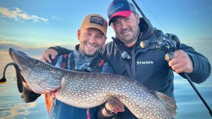 ЛУЧШИЙ СПИННИНГ для ловли с лодки?! Трофейная рыбалка на Рыбинском водохранилище