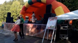 Санкт-Петербург. Очаровательный Павловск. Танцуют все- и взрослые и дети. Фестиваль "Джаз и кофе".