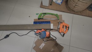 Балкон в стиле лофт: точный распил дерева для пароизоляции 🪵🪚