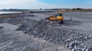 Ep13. Отсыпка огромного озера. Бульдозер Shantui и грузовики засыпают участок.