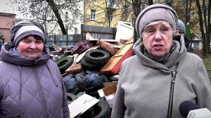Горы мусора во дворе очень беспокоят жителей Заволжского района