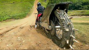 Восхождение на легендарный Аретте. Франция. Изнуряющий уклон покоряют мото-гиганты