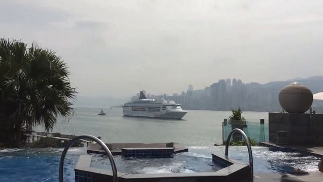 Jacuzzi with view of Hong Kong