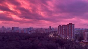 Розовое небо шторм Москва ноябрь 2025
