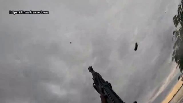 Морпехи на катере отстреливают фпв-дроны. смотреть онлайн