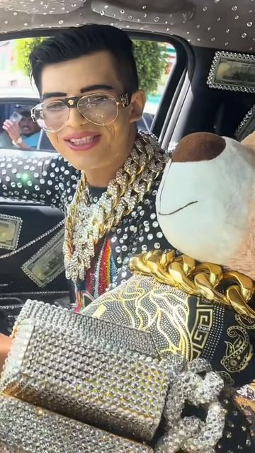 Немного страз не помешает..