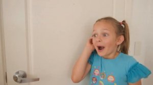 Кто у двери? - Не открывай дверь незнакомцам!