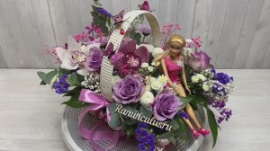 Корзина с живыми цветов для девочки