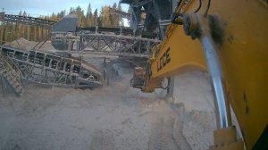 Работа на колесном экскаваторе