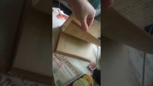 Завтрак с книгой: яичница с курочкой, киргизские открытки и блокнот с рецептами)))