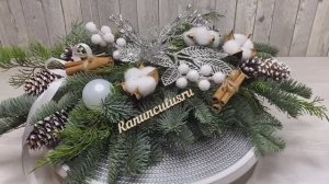 Новогодняя композиция из нобилиса и хлопка