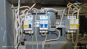 Замена автоматов под напряжением.