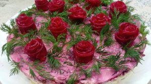 Как приготовить селёдку под шубой и украсить розами.
