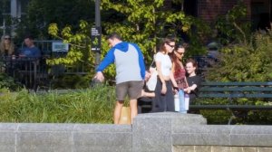 ФОКУСНИК-пердун! Забавный розыгрыш пердуна в Центральном парке!