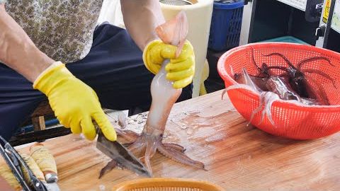 Только свежайшие морепродукты. Сашими-мастер за работой. Корейская кухня