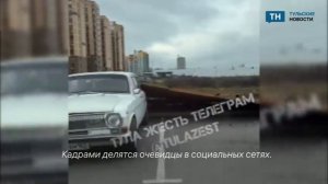 В тульском ЖК «Суворовский» упавший забор повредил автомобильного