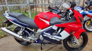 В продаже Honda cbr F4i