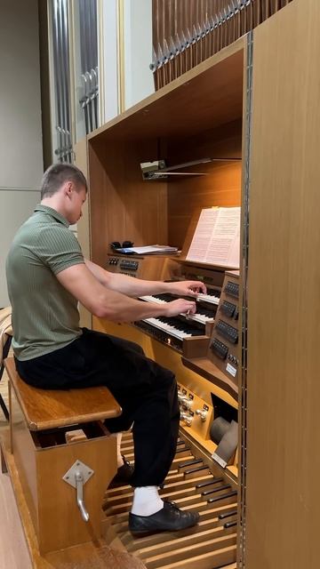 #bach #orgelmuzik #organmusic #music #organist #germanorganist смотреть онлайн