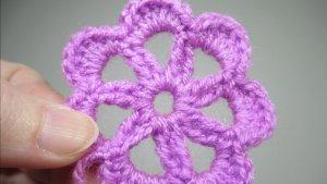 Как связать цветок крючком