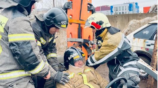 Тренировка по деблокированию пострадавших в результате дорожно-транспортного происшествия