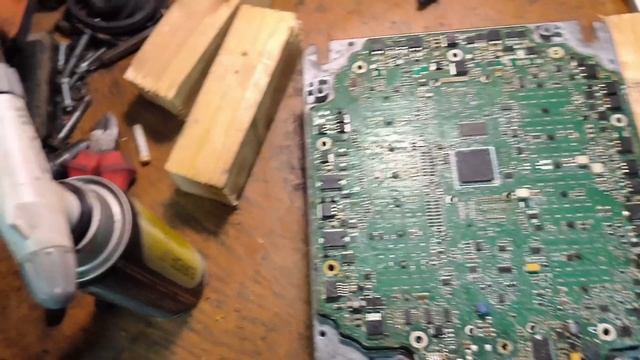 Ремонт блока управления двигателем SCANIA 6. EMD1 S8 смотреть онлайн