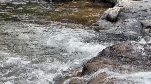 Журчание горной реки у водопада