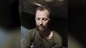 Русские на себе 8 километров тащили пленного офицера ВСУ.