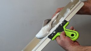 Полимерная шпатлевка SUPER от БОЛАРС на основе тонкомолотого мрамора. Идеальный белый финиш