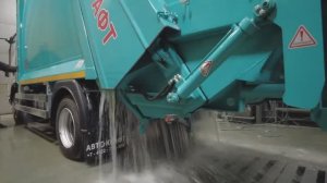 Экстремальный тест мусоровоза на герметичность