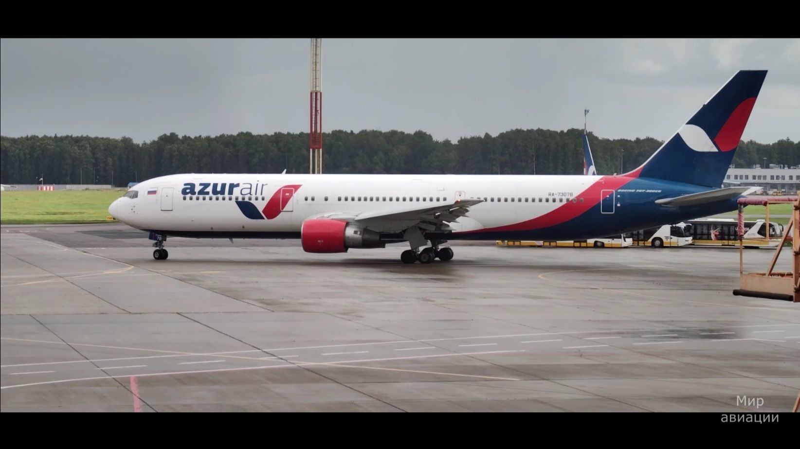 Посадки и руления самолетов в аэропорту Внуково