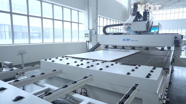 Обрабатывающий центр с ЧПУ KDT KN-2710L нестинг смотреть онлайн