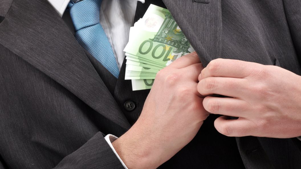 Лишать доплат к пенсии чиновников за взятки: Появилось такое предложение
