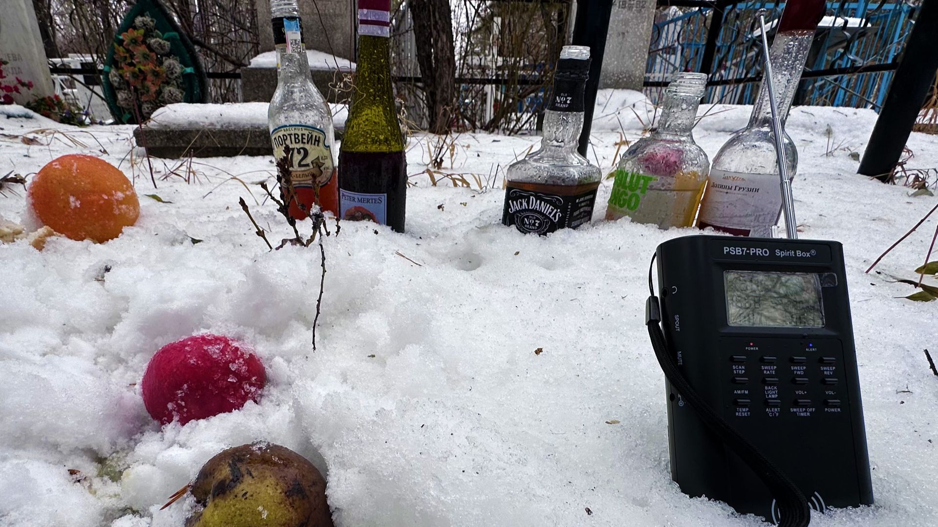 ХОЗЯИН КЛАДБИЩА ДАВАЛ ЗНАК! ПОДКЛАД или ОТКУП, ДОЖДЬ  СТРАННЫЙ ОТВЕТ... PSB-7 PRO SpiritBox / ЭГФ смотреть онлайн