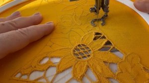 Для настроения ярко-жёлтая салфетка.#ришелье