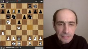 Хочу поймать его ферзя, но он пытается выкрутиться