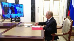 Президент провел оперативное совещание с постоянными участниками Совбеза России.