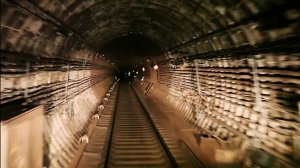 По мрачному тоннелю [метро]