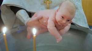 Крещение. Храм Успения Пресвятой Богородицы в Путинках. Отец Геннадий крестит младенца Луку