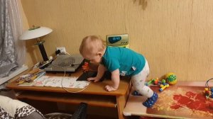 Рома залезает на стол, 18:50, 14.11.2025