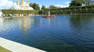 В верхнем саду Петергофа.