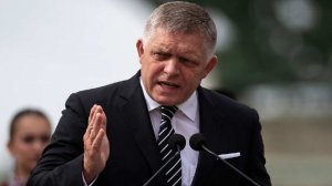 Фицо призвал сорвавших его выступление студентов поехать на Украину