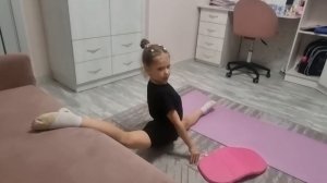 Учимся делать переворот и растяжка для спины с Аней. Художественная гимнастика