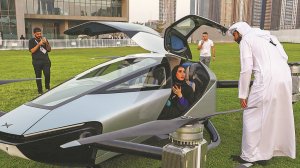 Дубай . Обзор   роботов,  и Летающие авто