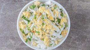 Салат с кальмарами и яйцом